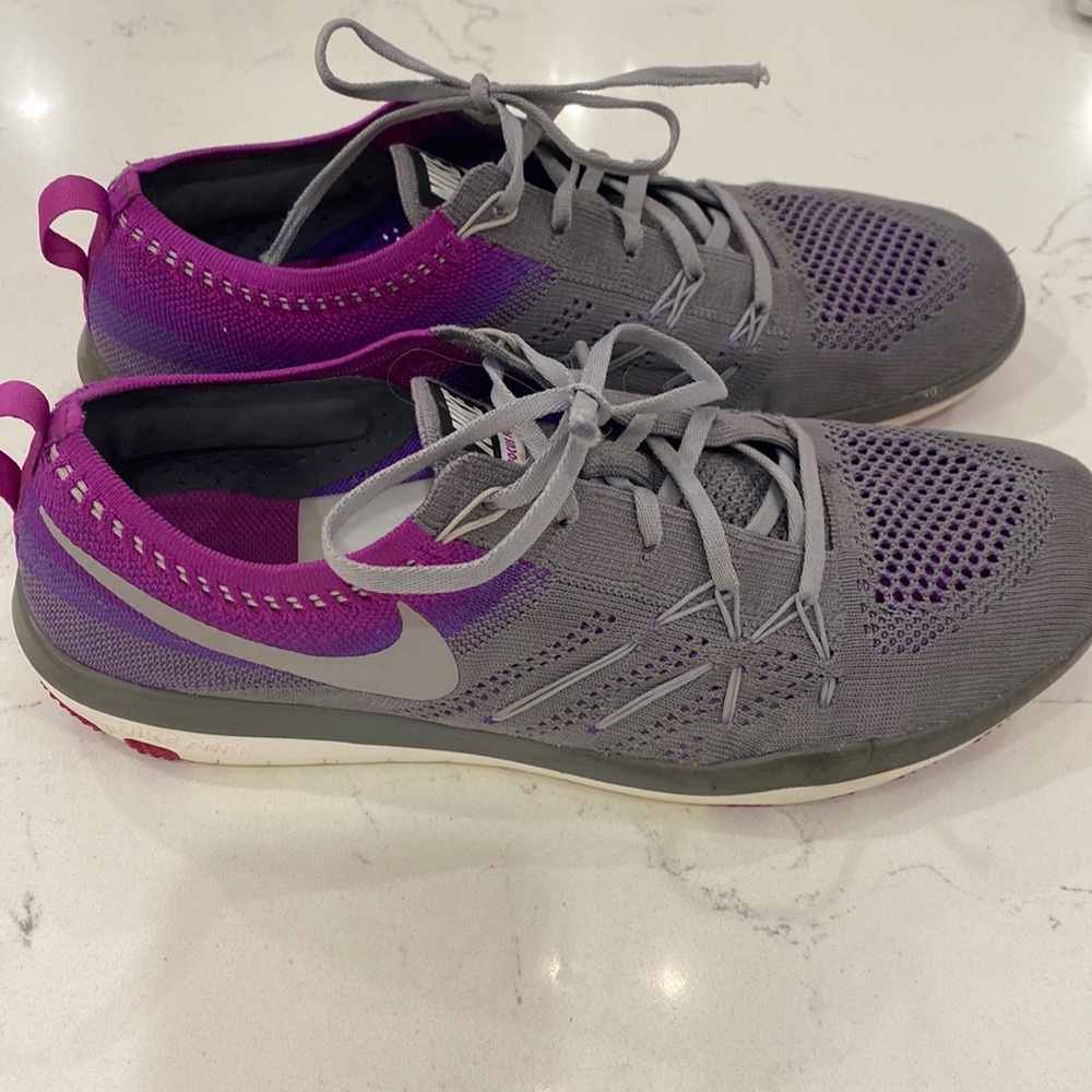 Women’s Nike focus fly knit size 9 sneaker